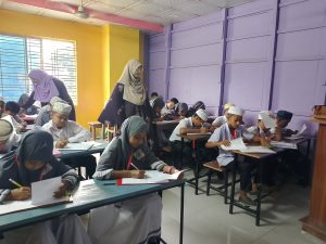ছাত্র ছাত্রী দের পরীক্ষার ছবি